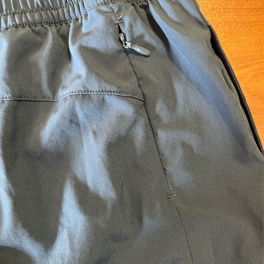 PELOTON 8” inch inseam Large Sessions Resistance Shorts - Men.Running, biking - Picture 4 of 6